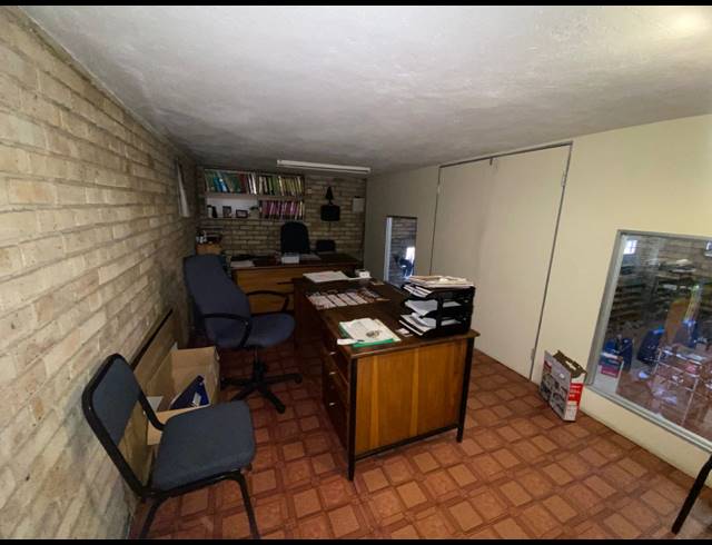 300.80M² BUSINESS CENTRE FOR SALE IN RUSTENBURG CENTRAL